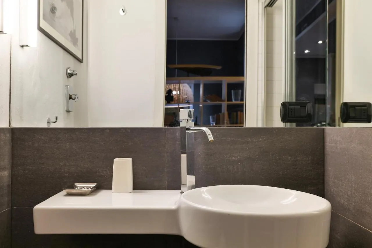 Apartment Elegant Medici Apt Milan Italy