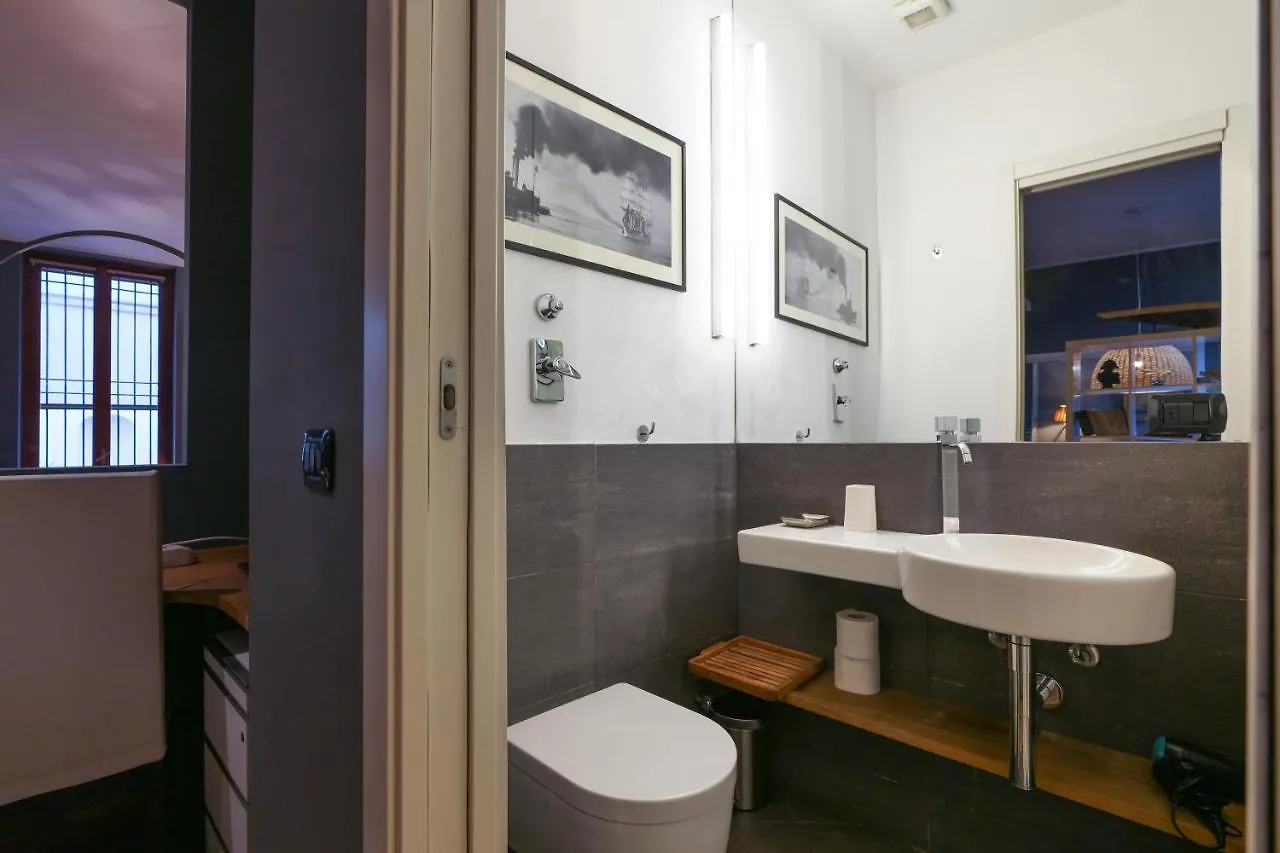 Elegant Medici Apt Milan